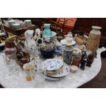 A SELECTION OF BRITISH AND CONTINENTAL POTTERY AND PORCELAIN to include Chamberlain Worcester, Royal