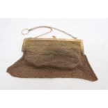 AN EARLY 20TH CENTURY 9CT GOLD MESH PURSE made by Blanckensee & Son Limited Birmingham 1911, 15.