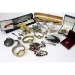 A SELECTION OF COSTUME JEWELLERY to include Murano glass bead necklace, simulated and freshwater