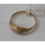 AN 18CT GOLD AND CHIP DIAMOND SET RING (1)