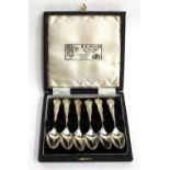 A CASED SET OF SIX SHEFFIELD SILVER KING'S PATTERN TEA SPOONS (6)