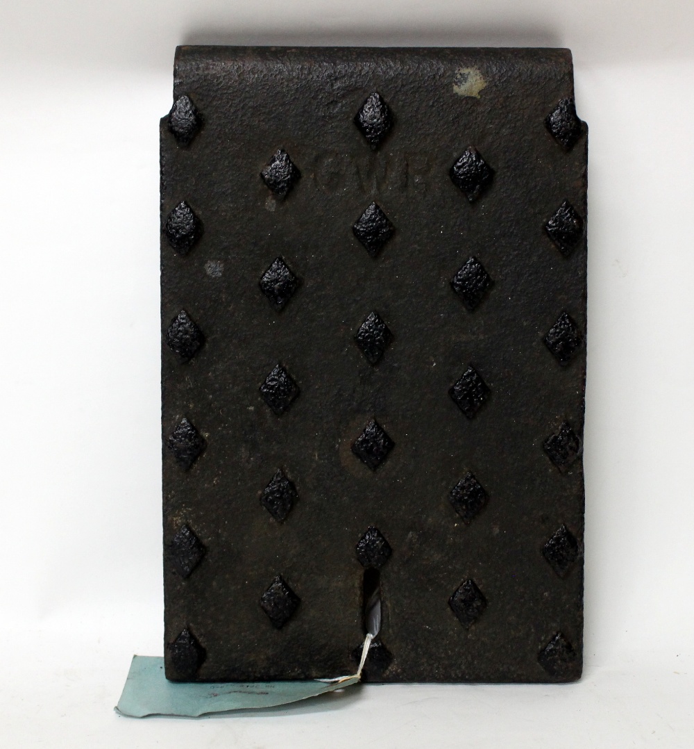 AN EARLY TO MID 20TH CENTURY CAST IRON GWR FIRE HYDRANT COVER PLATE