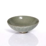 A Korean crackle glaze celadon bowl 15th/16th Century 17.5cm