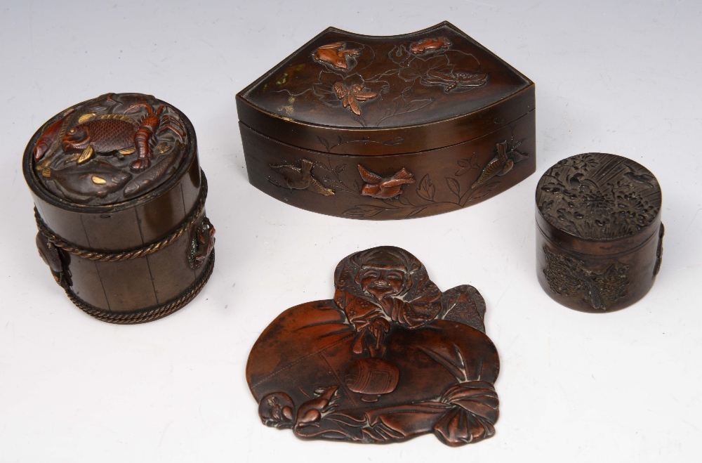 A COLLECTION OF FOUR JAPANESE BRONZE ITEMS, a shaped box, 8.5cm dia, a cylindrical box with shibyama