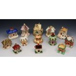 A GROUP OF THIRTEEN STAFFORDSHIRE AND OTHER PORCELAIN AND POTTERY COTTAGES, 12cm to 8cm (13)