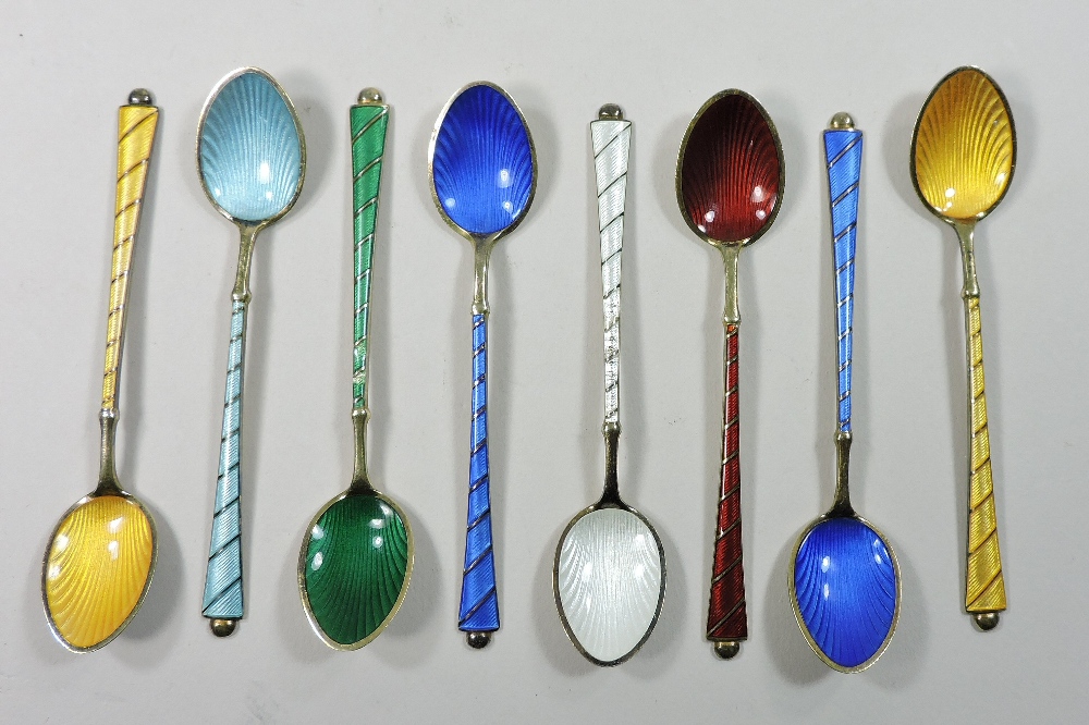 A set of eight early 20th century Danish silver gilt coffee spoons, - Bild 2 aus 2