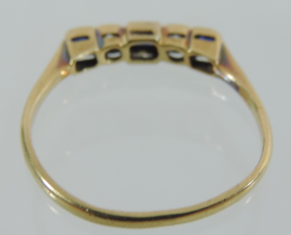 An 18 carat gold sapphire and diamond five stone ring - Image 2 of 6