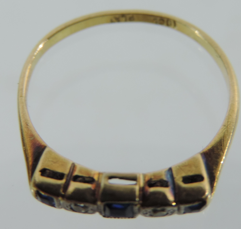 An 18 carat gold sapphire and diamond five stone ring - Image 4 of 6