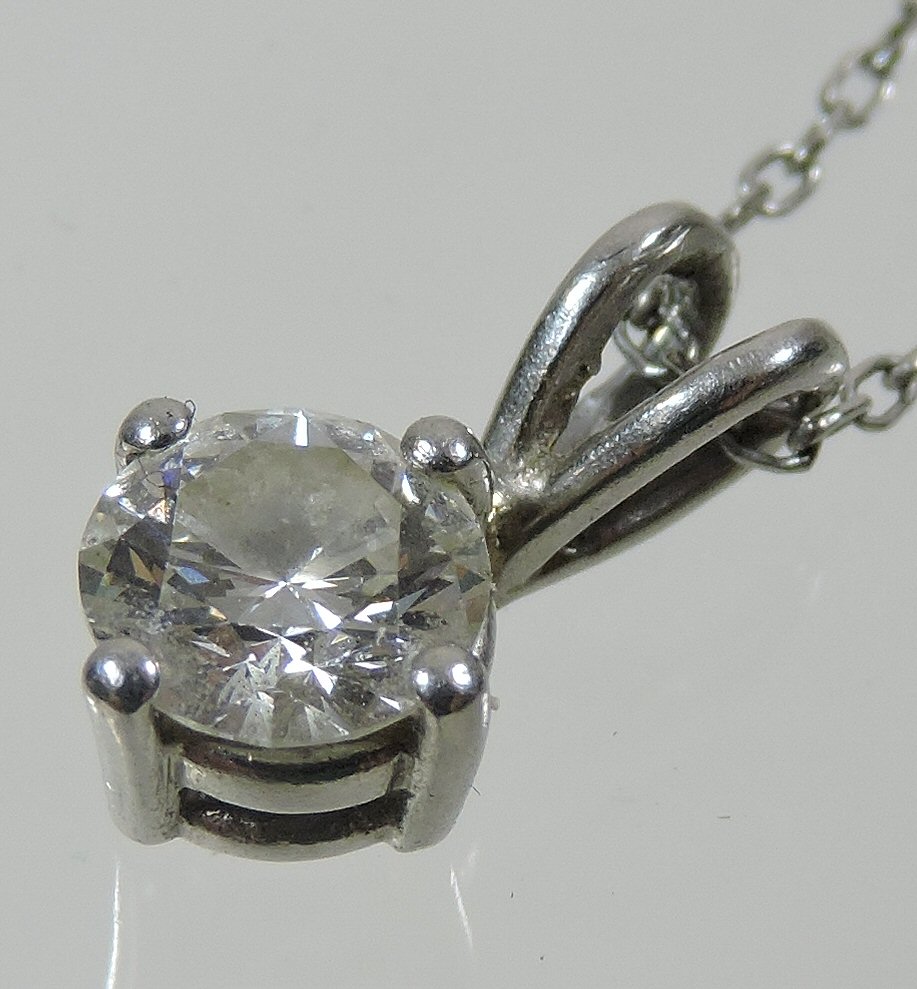 A diamond solitaire pendant, approximately 0. - Image 4 of 7