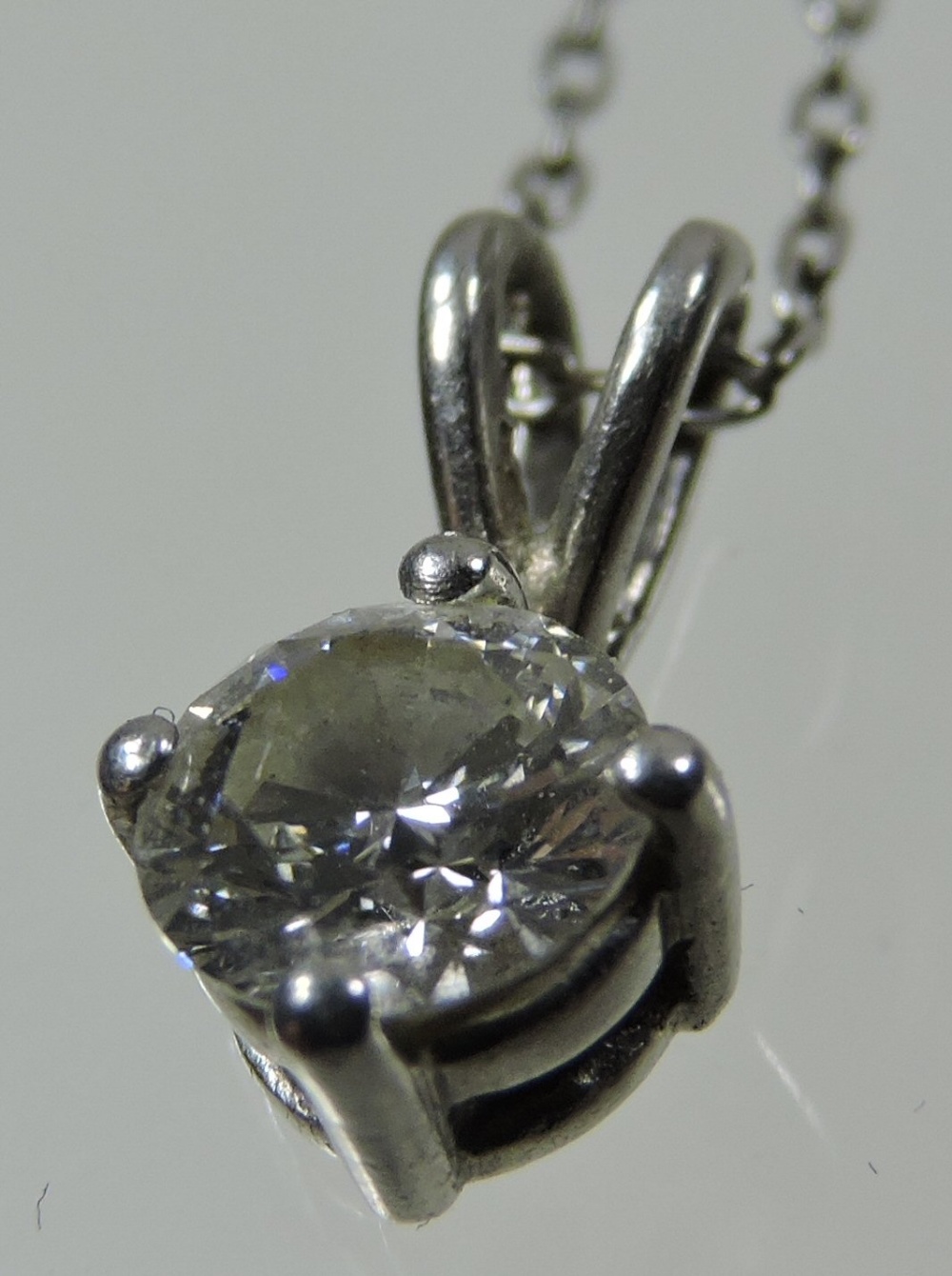 A diamond solitaire pendant, approximately 0. - Image 6 of 7