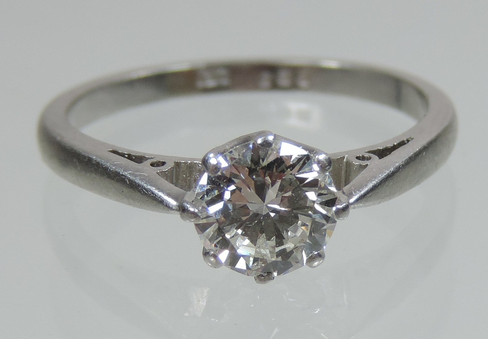 An unmarked solitaire diamond ring, - Image 4 of 6