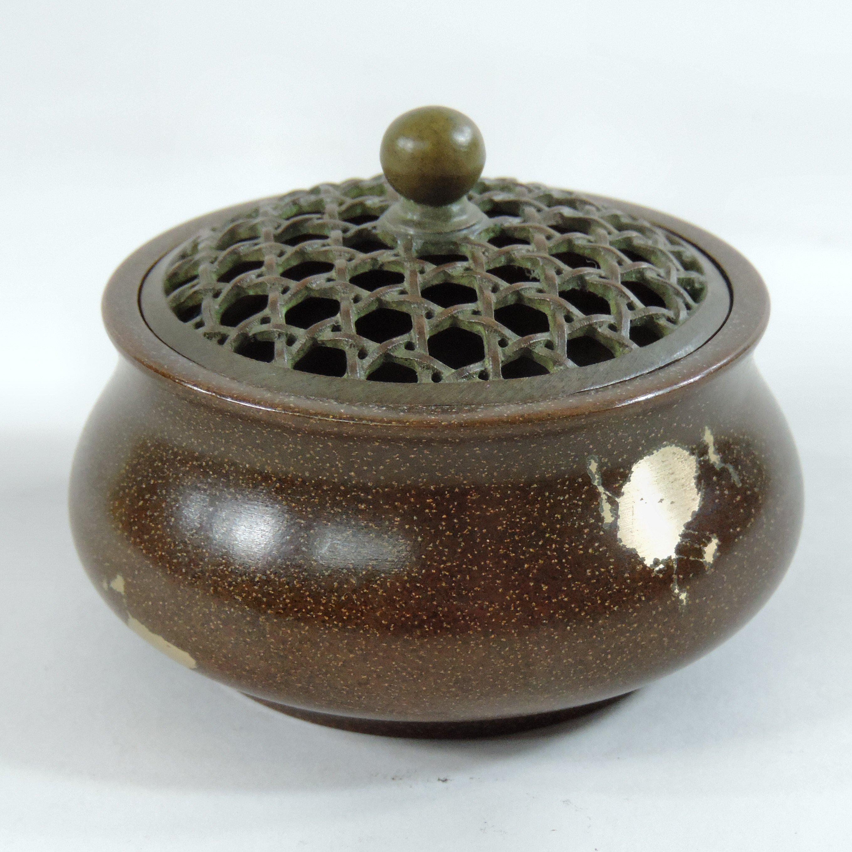 A Chinese bronze censer, with gold splash decoration, - Image 3 of 5