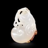 A CHINESE FINELY CARVED AGATE 'TOAD AND DOUBLE-GOURD'