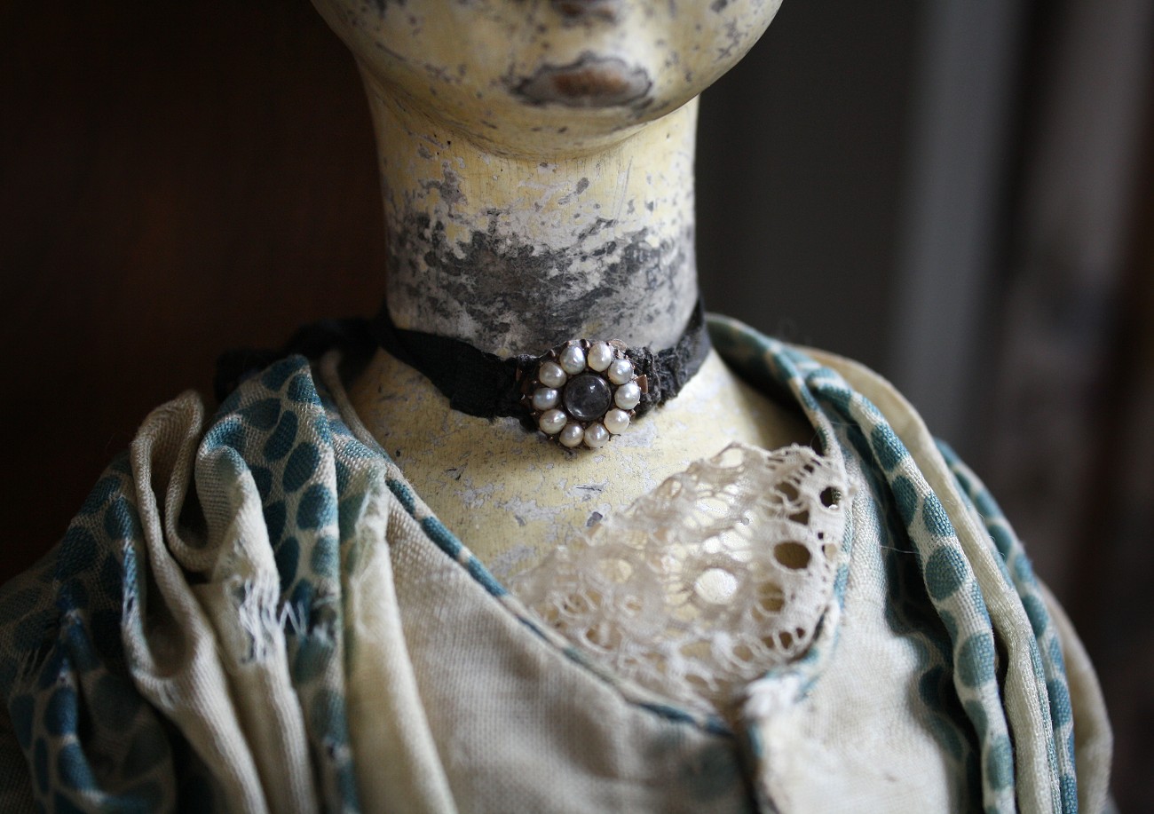 An early 19th century carved wooden doll, probably Continental, the well carved head with painted - Image 6 of 16