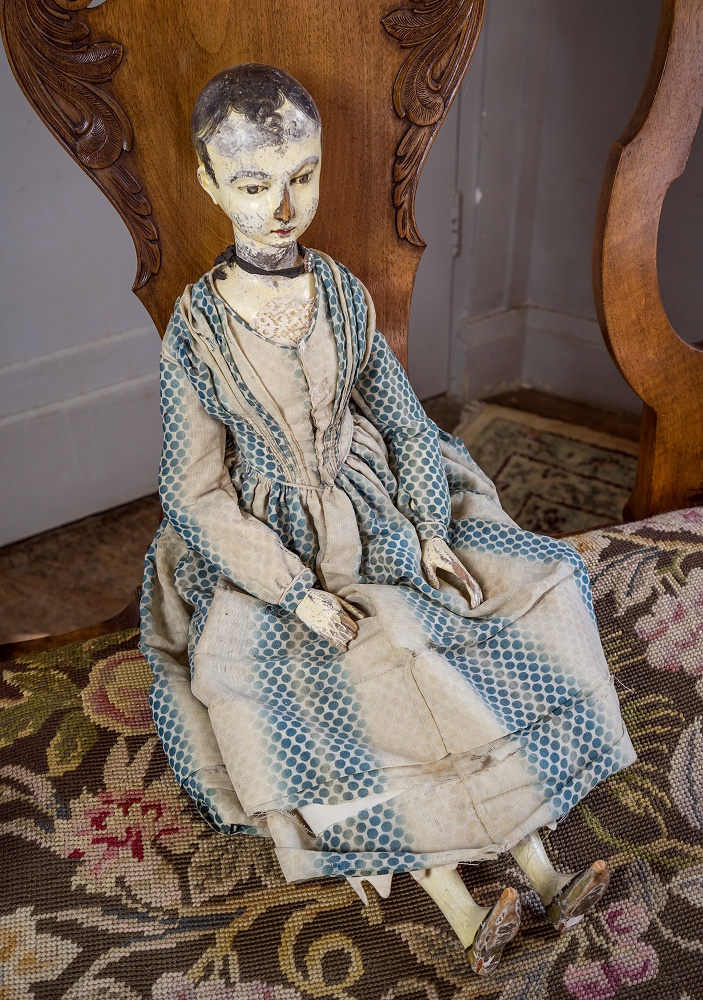 An early 19th century carved wooden doll, probably Continental, the well carved head with painted