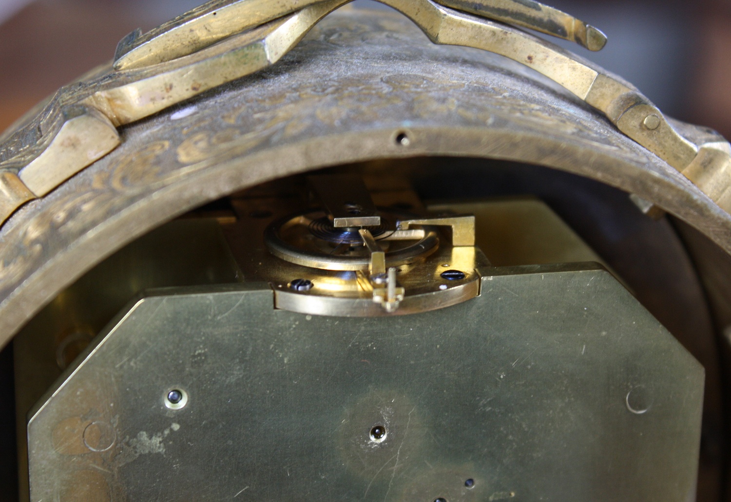 A fine and rare early Victorian engraved gilt brass hump-back carriage clock by James Murray of - Image 3 of 7