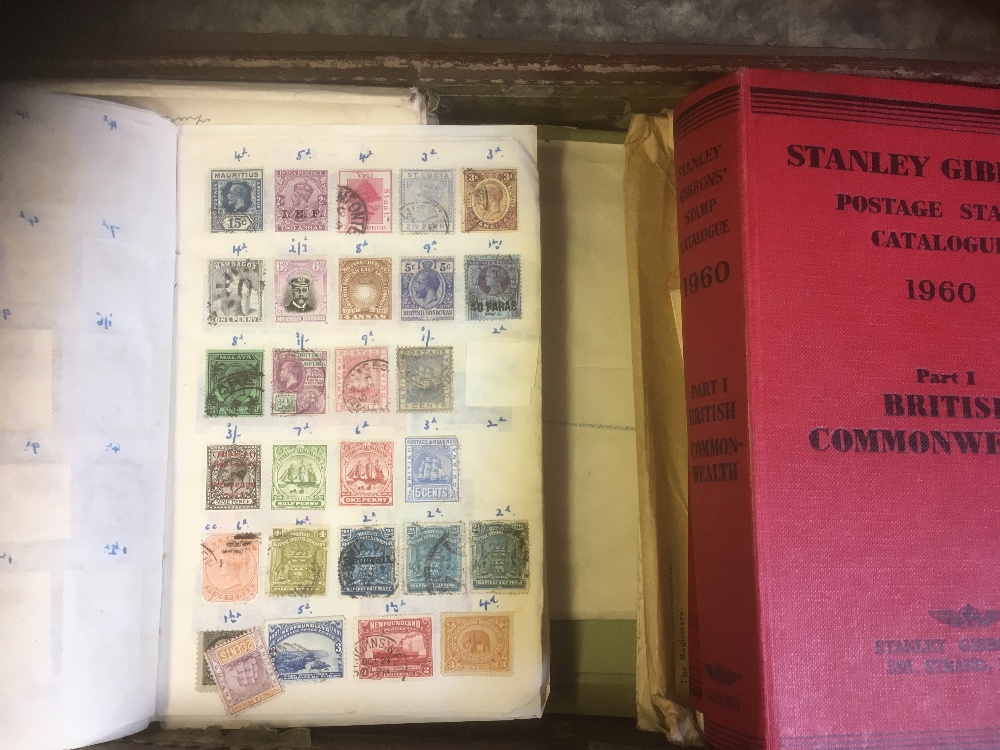 STAMPS : Paddington Bear type old suitcase ! full of old approval books, - Image 2 of 3