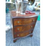 Figured Mahogany Serpentine Front Side Chest of Neat Size with Three Drawers 22 Inches Wide x 24