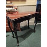 Regency Serpentine Front Chest of Drawers with Crossbanded Decoration