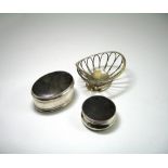 A FRENCH SILVER SALT CELLAR, MAKER'S MARK ES, PROVINCIAL, 1809-1819 oval, wirework sides, lacking