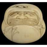 ˜A JAPANESE IVORY NETSUKE OF A DARUMA HAND WARMER, TAISHO PERIOD, CIRCA 1920 with a resigned