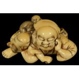 ˜A JAPANESE IVORY NETSUKE OF A SARUMAWASHI, EDO PERIOD, CIRCA 1790 the monkey eating a morsel stolen