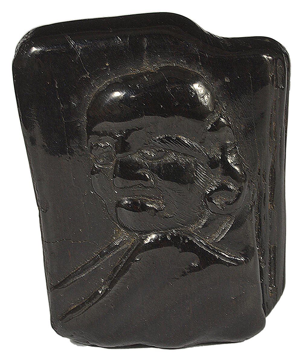 A JAPANESE UMOREGI NETSUKE, LATE EDO PERIOD, CIRCA 1860 carved in relief with Daruma, his fly