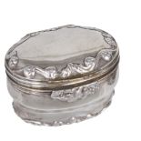 A SILVER SNUFF BOX WITH DETACHABLE BEAKER BASE, PROBABLY GERMAN, MID TO LATE 18TH CENTURY oval