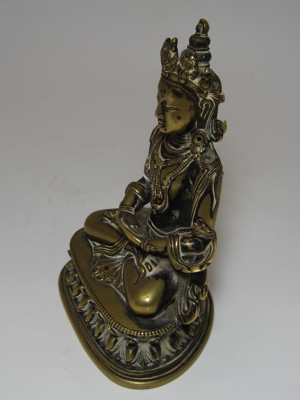 A SINO-TIBETAN BRONZE FIGURE OF AMITAYUS, CHINA, 18TH CENTURY seated in padmasana on a double - Image 5 of 6