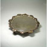 AN EARLY SHEFFIELD PLATE SALVER, UNMARKED, ENGLISH, CIRCA 1760 shaped circular, die-stamped shell