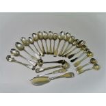 A COLLECTION OF SILVER TEASPOONS AND SALT SPOONS, MAINLY 18TH OR EARLY 19TH CENTURY comprising: