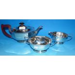 A silver 3 piece octagonal and gadrooned tea set, Birmingham 1960, 29 oz