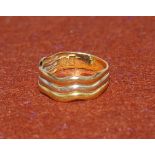 An 18ct hallmarked 3 colour ring 3.5gm