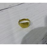 A gent's 9 carat signet ring, 3.8 gm