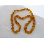 A necklace of amber beads. 40g