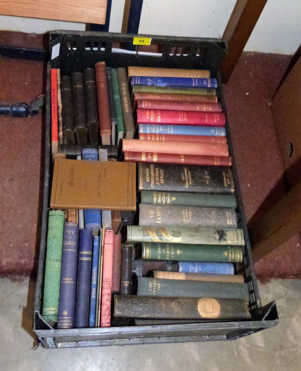 Three boxes of miscellaneous books in Welsh