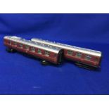 LOT OF MODEL RAIL ITEMS INCLUDING TRAIN ENGINE, CARRIAGE,