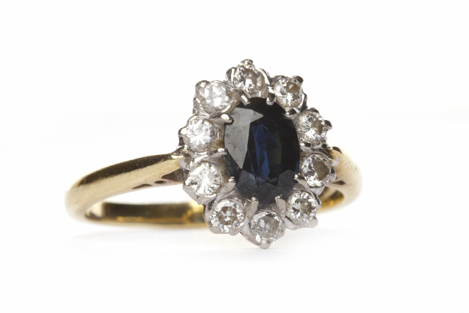 SAPPHIRE AND DIAMOND CLUSTER RING set with a central oval sapphire surrounded by round brilliant - Image 2 of 2