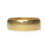 TWENTY TWO CARAT GOLD WEDDING BAND size L; 2.