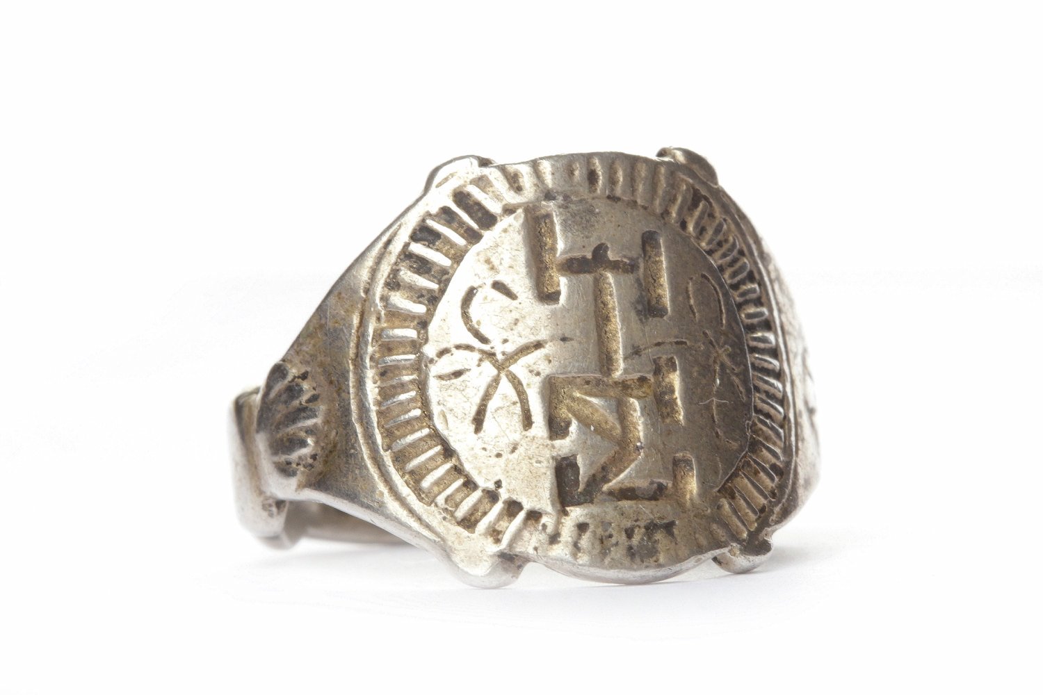 MARY QUEEN OF SCOTS DARNLEY COMMEMORATIVE RING in sterling silver, with Henri .L. - Image 2 of 2