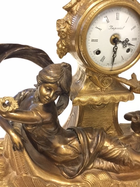 HEAVY GILT BRASS MANTEL CLOCK the circular enamel dial with Roman numeral chapter ring and two - Image 2 of 3