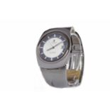 GENTLEMAN'S TISSOT SEASTAR STAINLESS STEEL AUTOMATIC WRIST WATCH the round stainless steel dial