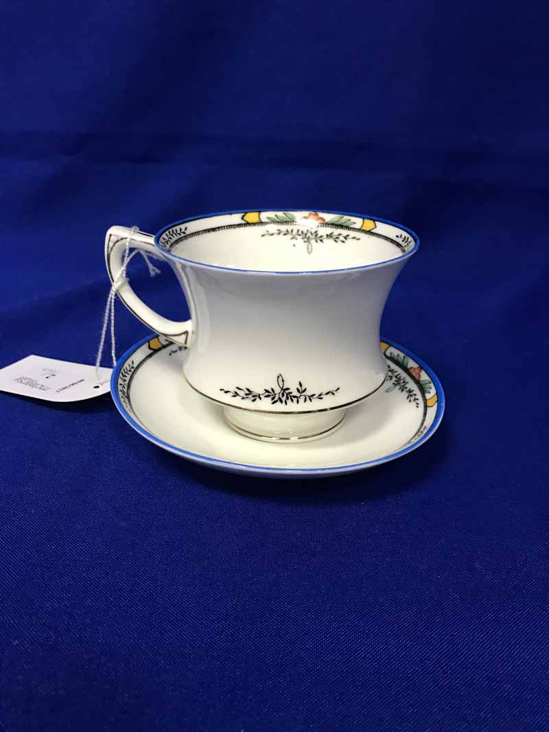 PARAGON CHINA ART DECO TEA SET pattern number F 159/2; consisting of four octagonal saucers,