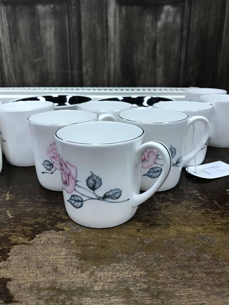 SUSIE COOPER PART TEA SERVICE comprising ten cups,