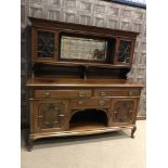 EDWARDIAN MAHOGANY EXTENDING DINING TABLE with one additional leaf,