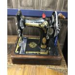 SINGER SEWING MACHINE MODEL IN BOX WITH HANDLE TURN