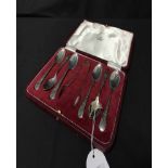 SET OF SIX SILVER TEASPOONS WITH MATCHING TONGS Sheffield 1913,