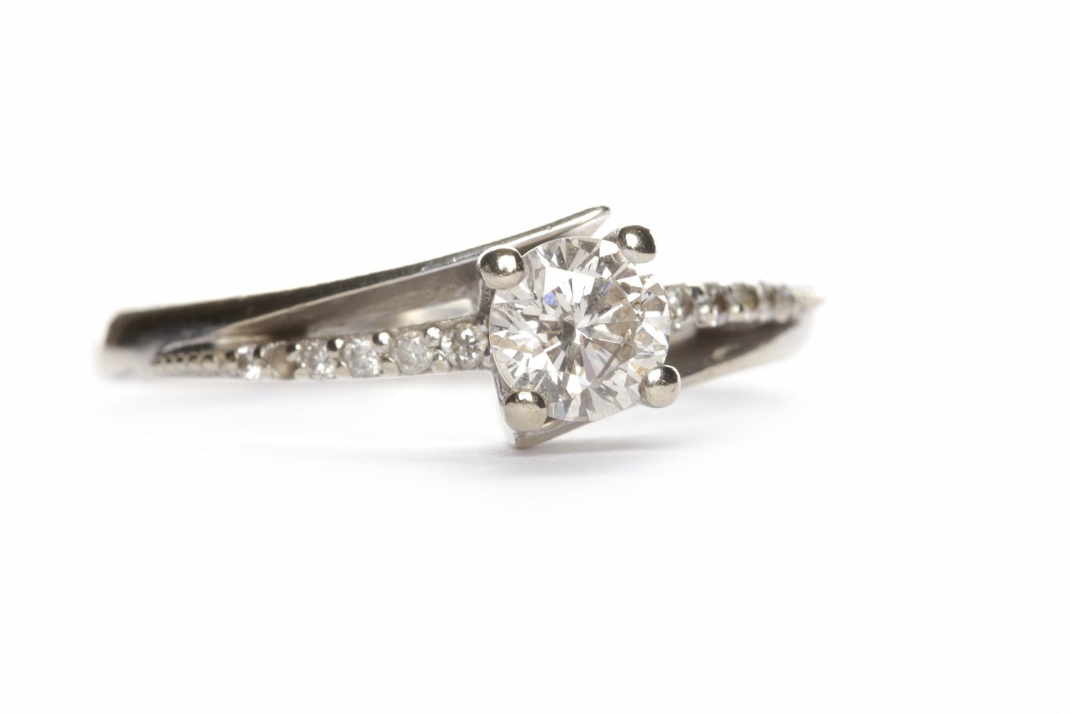 DIAMOND SOLITAIRE RING