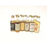 LOT OF 32 BLENDED SCOTCH WHISKY MINIATUR