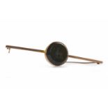 LATE VICTORIAN BLOODSTONE SET BAR BROOCH set with a central carved section of bloodstone 17mm